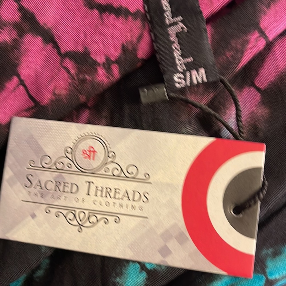 NWT.     S/M in SizeCARDIGAN by Sacred Threads.  BL/RD7.   222662 - Picture 3 of 4